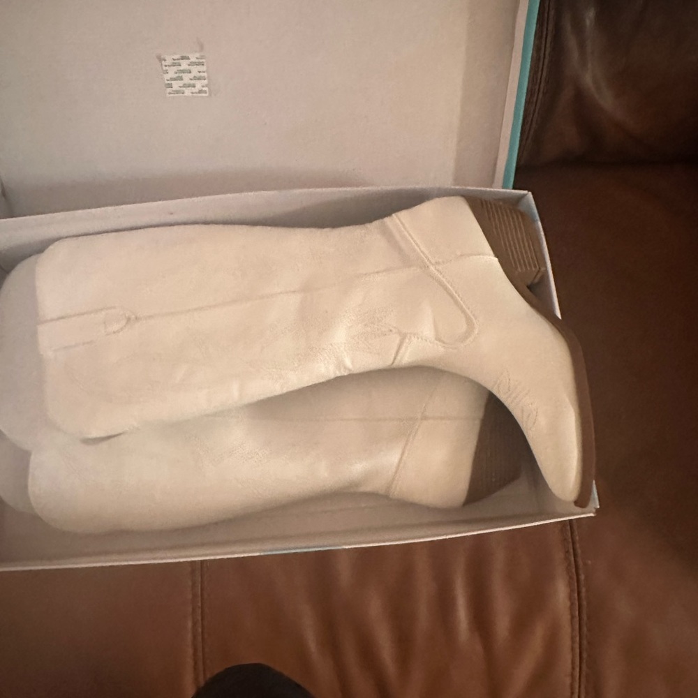 White cowgirl boots